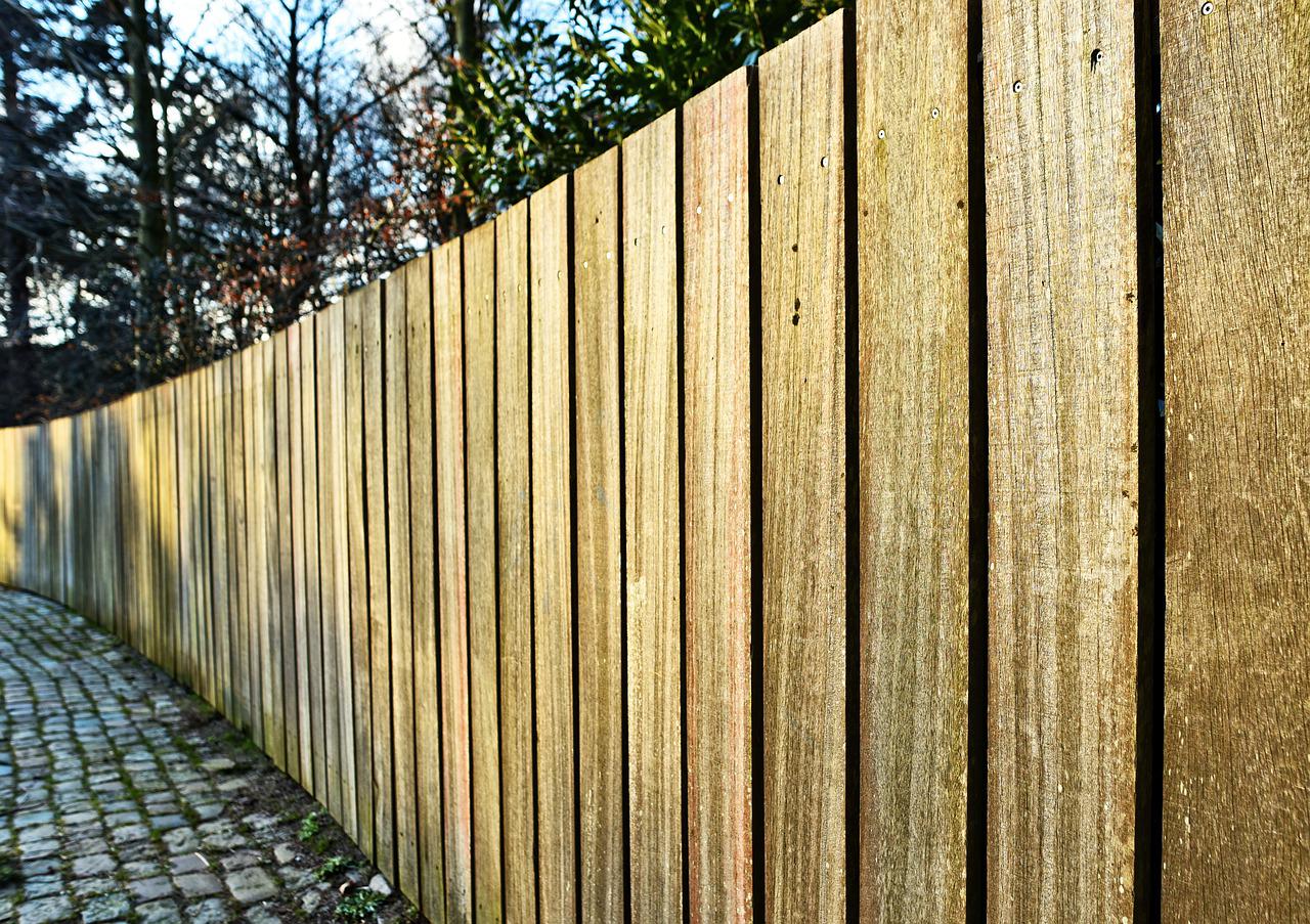 fencing sunshine coast - light timber fencing